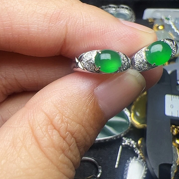 翡翠18K金镶嵌耳饰