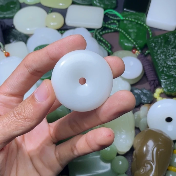 颈饰未镶嵌和田玉