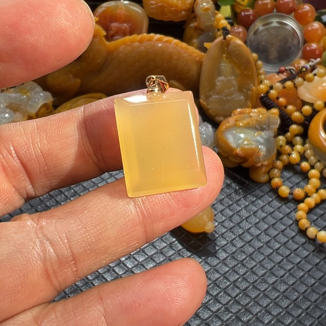 石英质玉未镶嵌颈饰