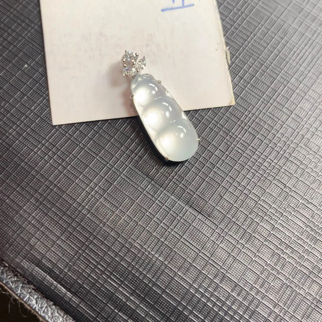翡翠18K金镶嵌颈饰翡翠