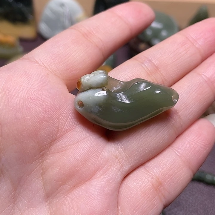 (***)岫岩河磨玉（透闪石质玉）未镶嵌颈饰