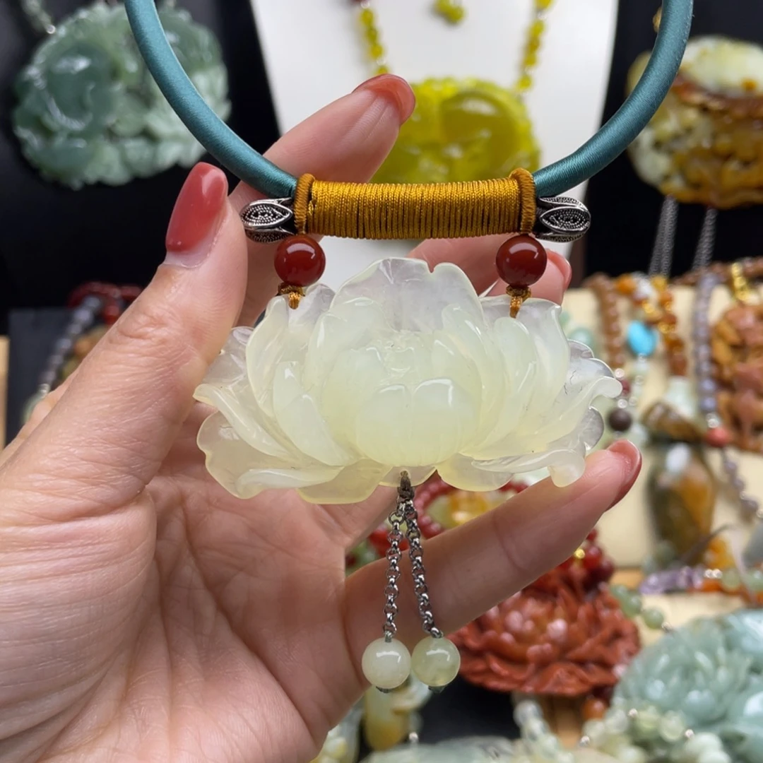 未镶嵌蛇纹石玉颈饰