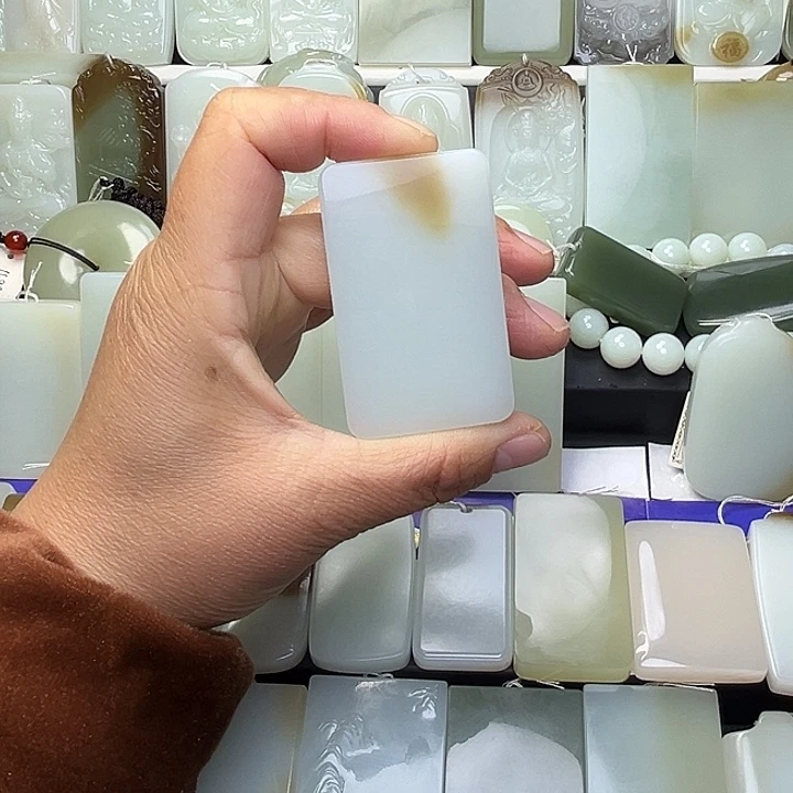 颈饰未镶嵌和田玉锲**舍