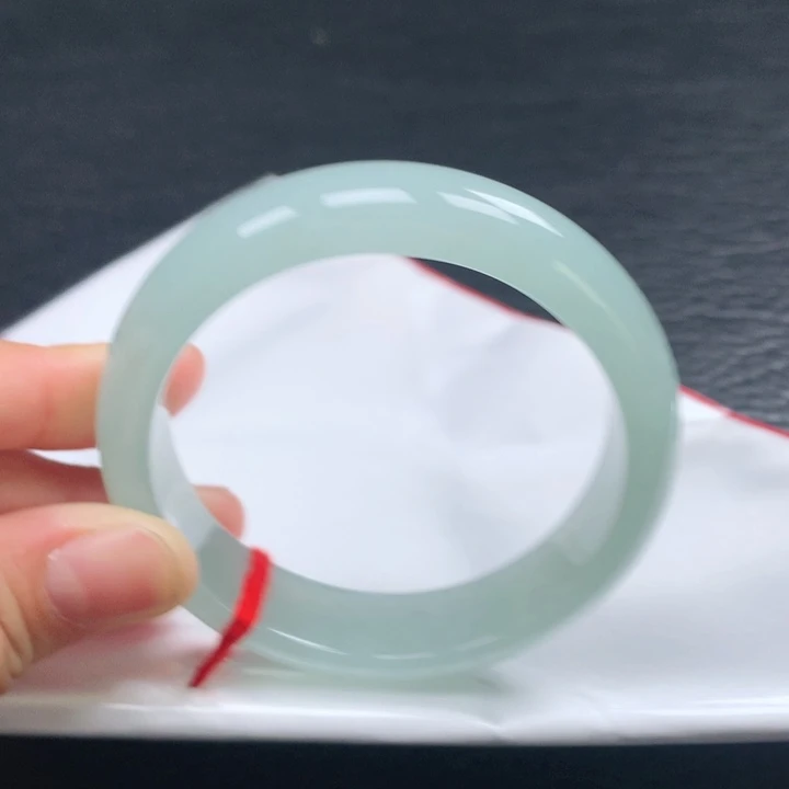 翡翠手镯未镶嵌54圈