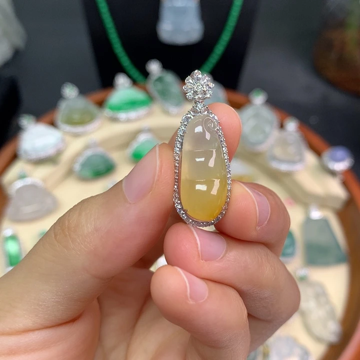 颈饰18K金镶嵌翡翠翡翠