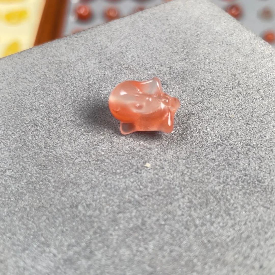 南红玛瑙兔子加侧挂滴流未镶嵌花*、