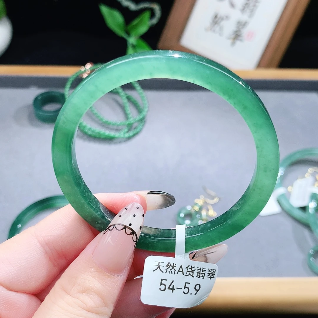 翡翠手镯（圆镯）未镶嵌