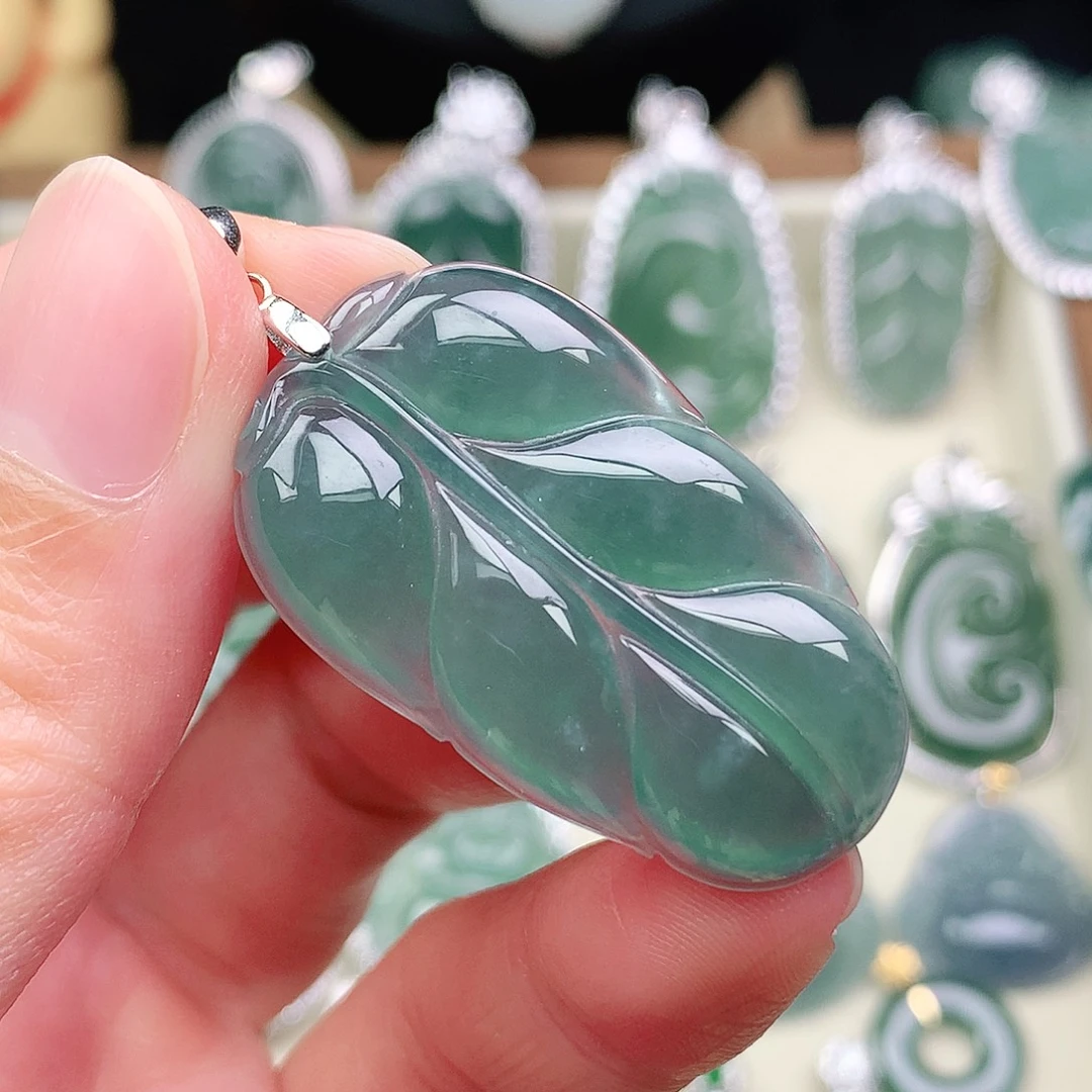 翡翠未镶嵌颈饰吊坠