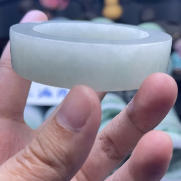 定制翡翠未镶嵌手镯