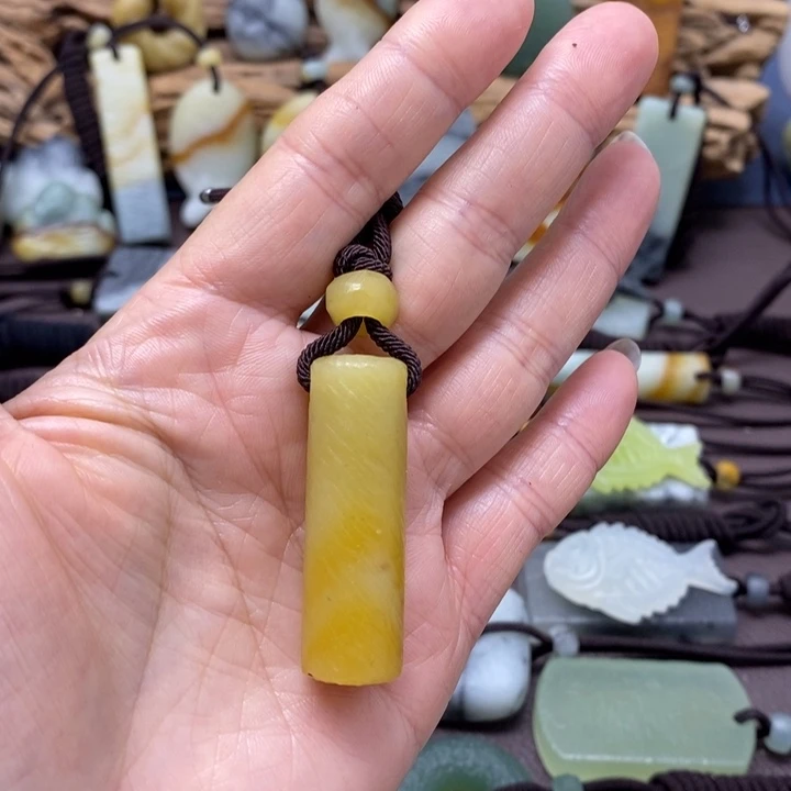 蛇纹石玉未镶嵌颈饰