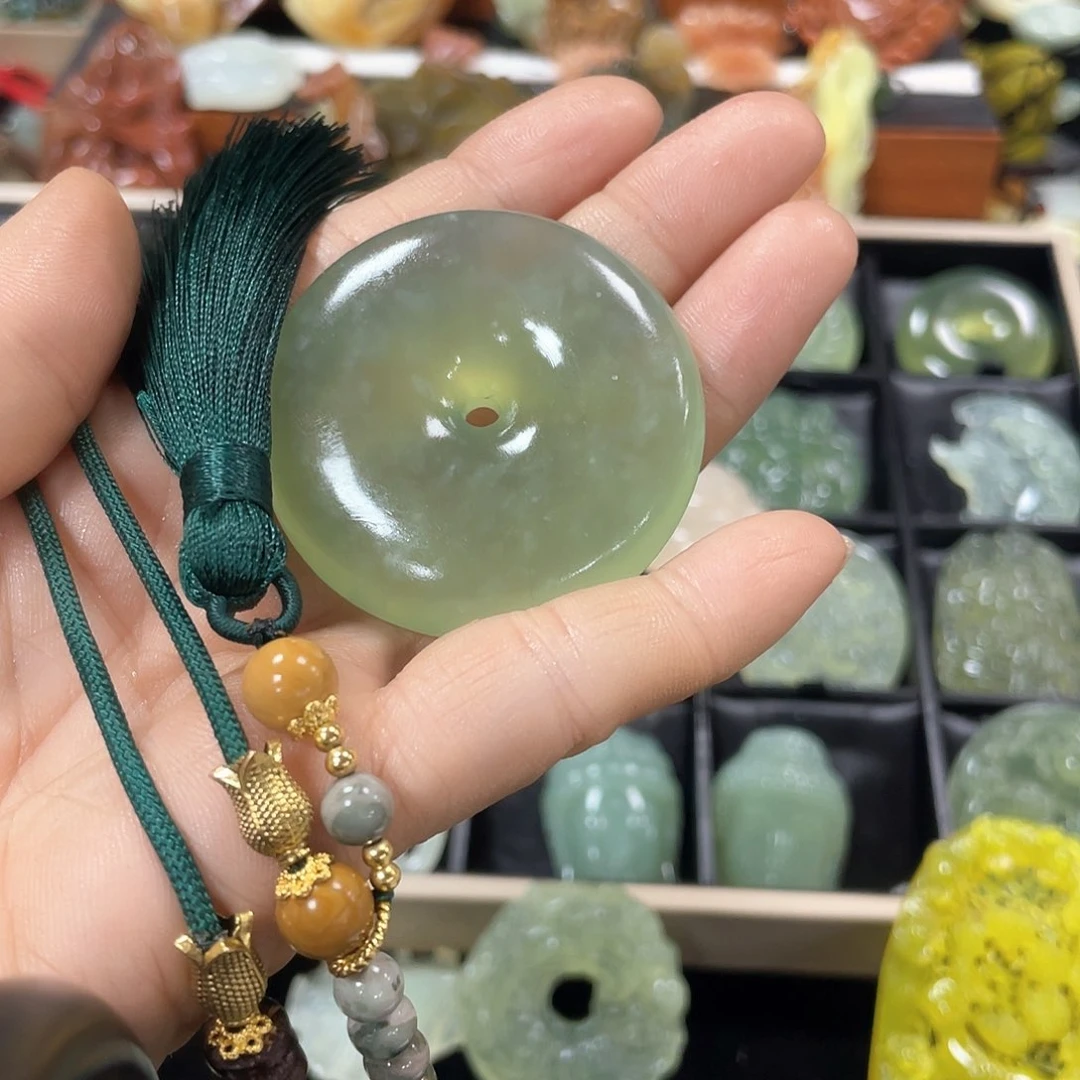 蛇纹石玉颈饰未镶嵌