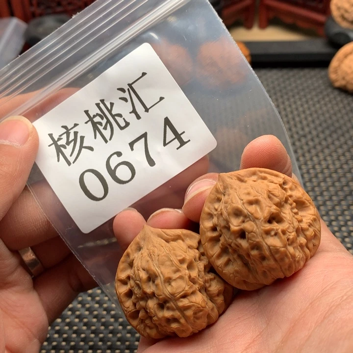 文玩核桃吊坠白蛇谷