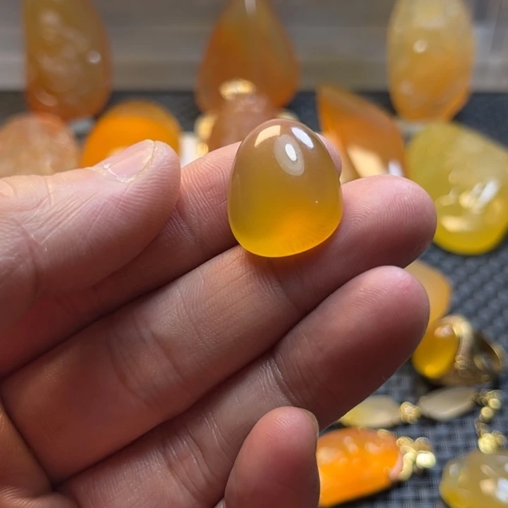 零***五石英质玉未镶嵌旦面