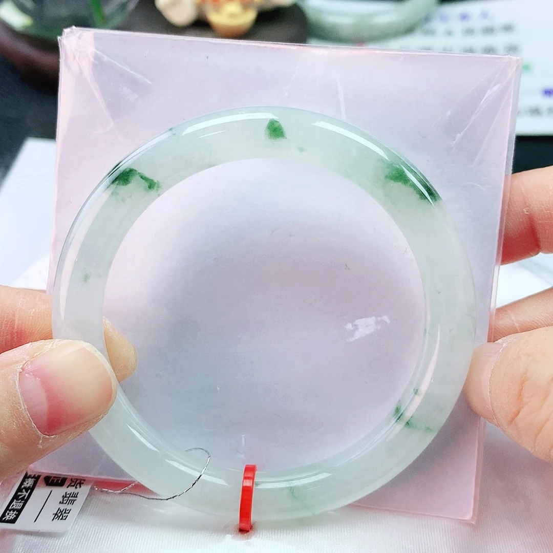 翡翠手镯未镶嵌55圈