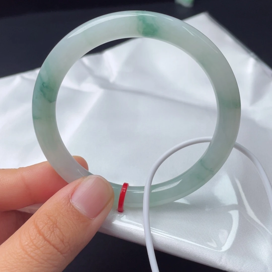 翡翠手镯（圆镯）未镶嵌