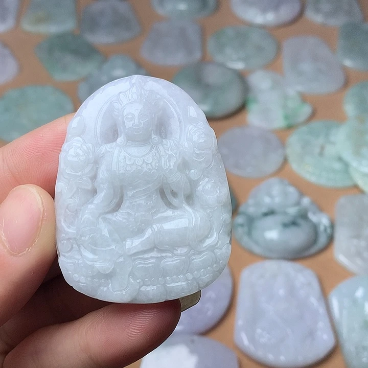 翡翠未镶嵌颈饰度母