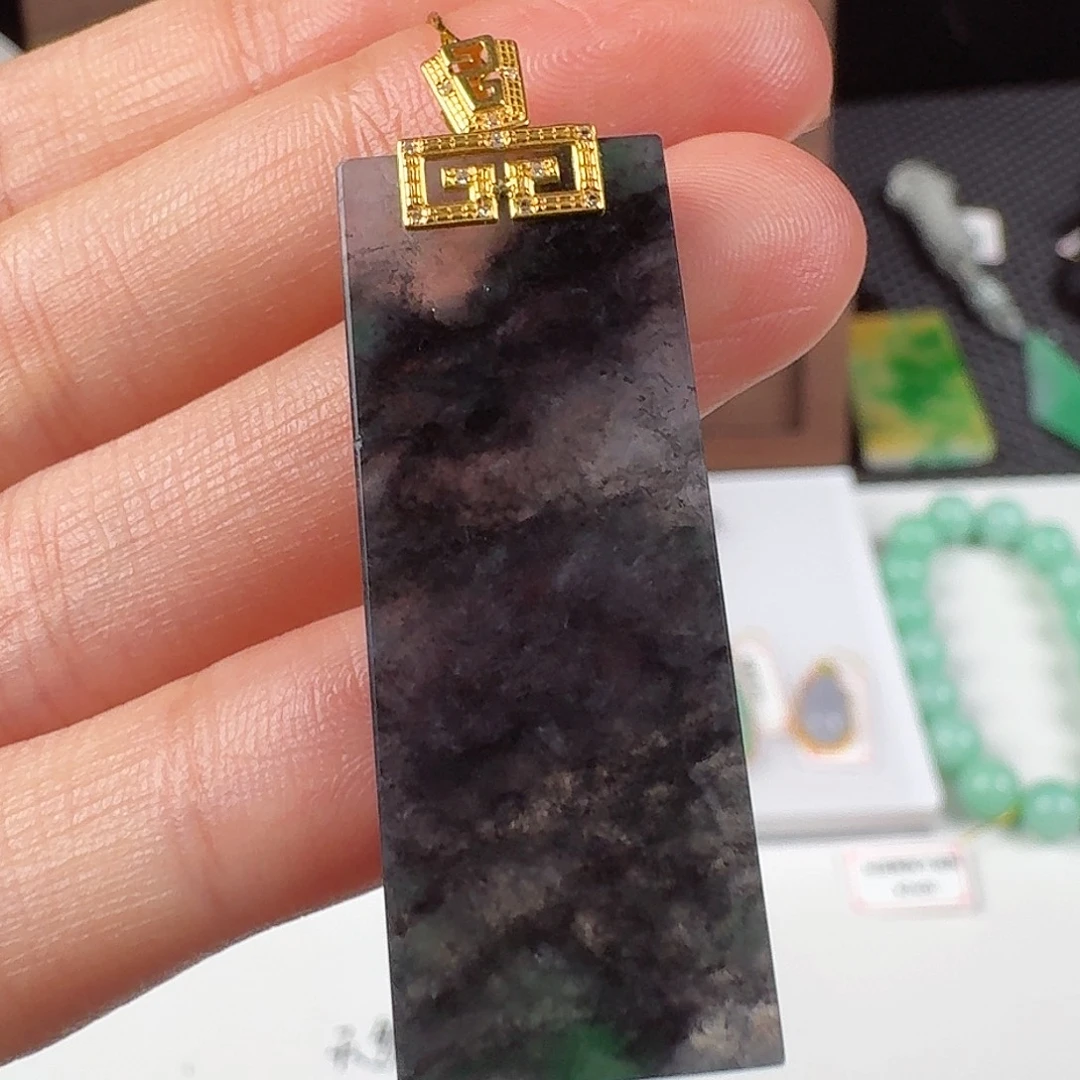 翡翠18K金镶嵌颈饰