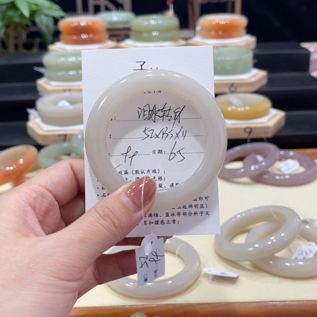 石英质玉手镯未镶嵌泪****笑