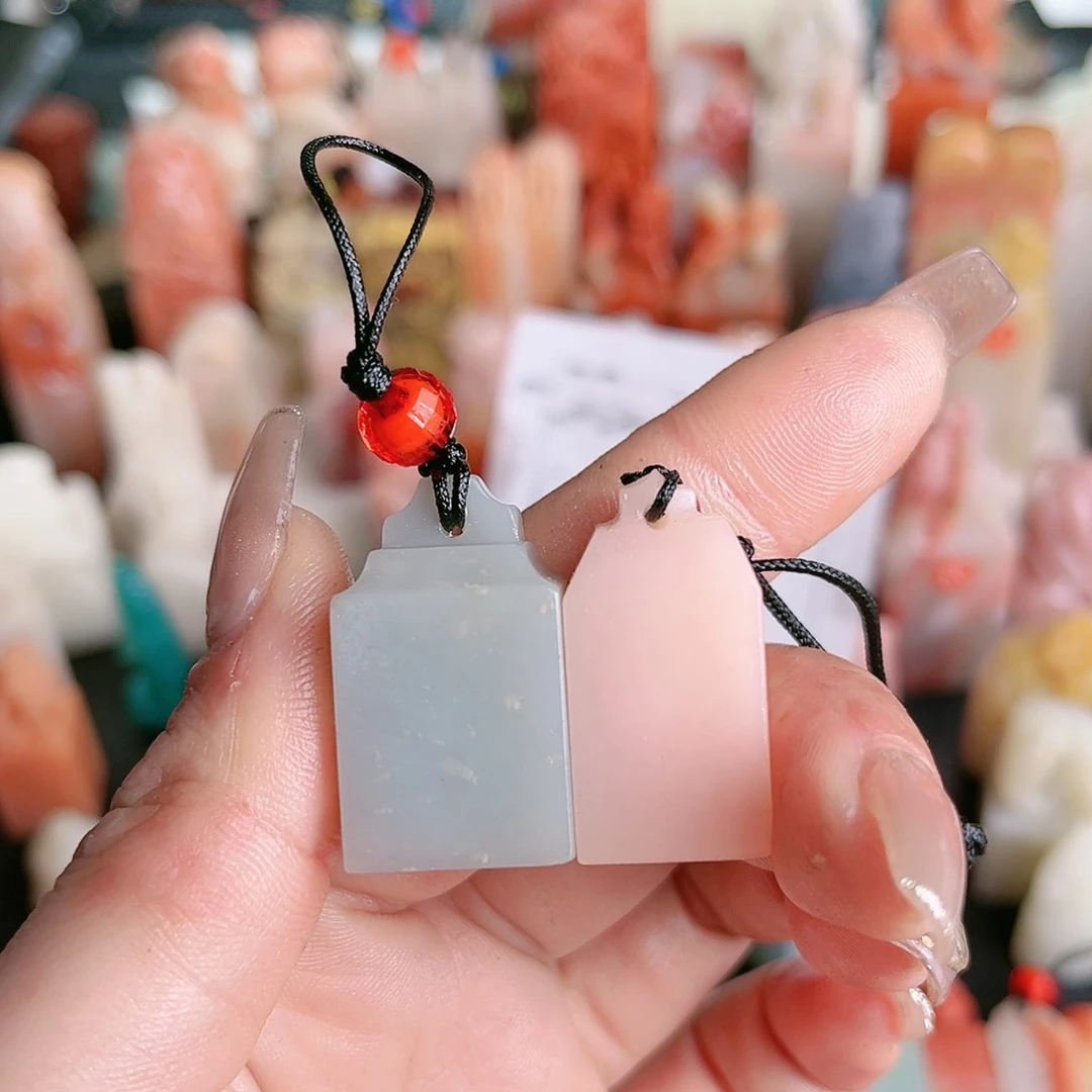 寿山石印石水**亚如意钮