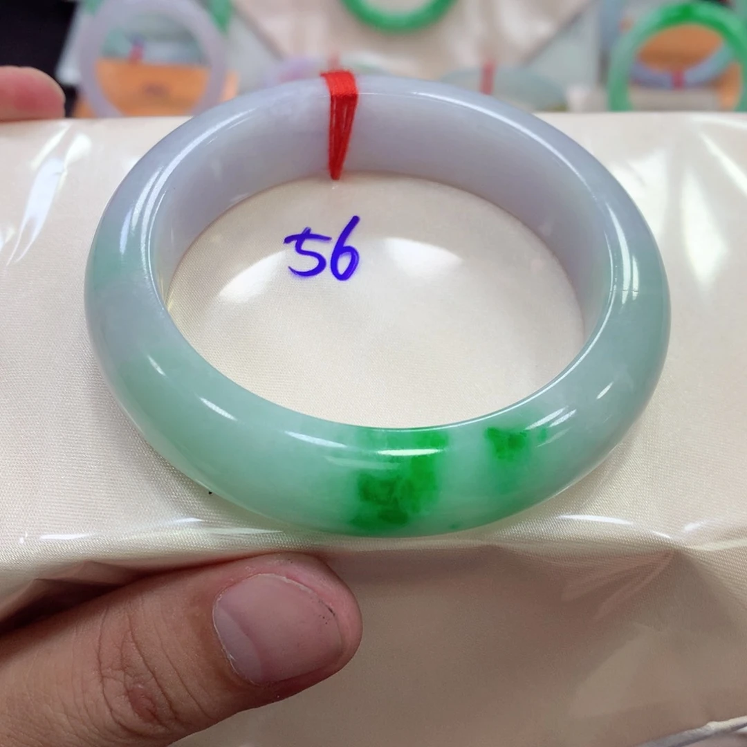 翡翠手镯未镶嵌翡翠