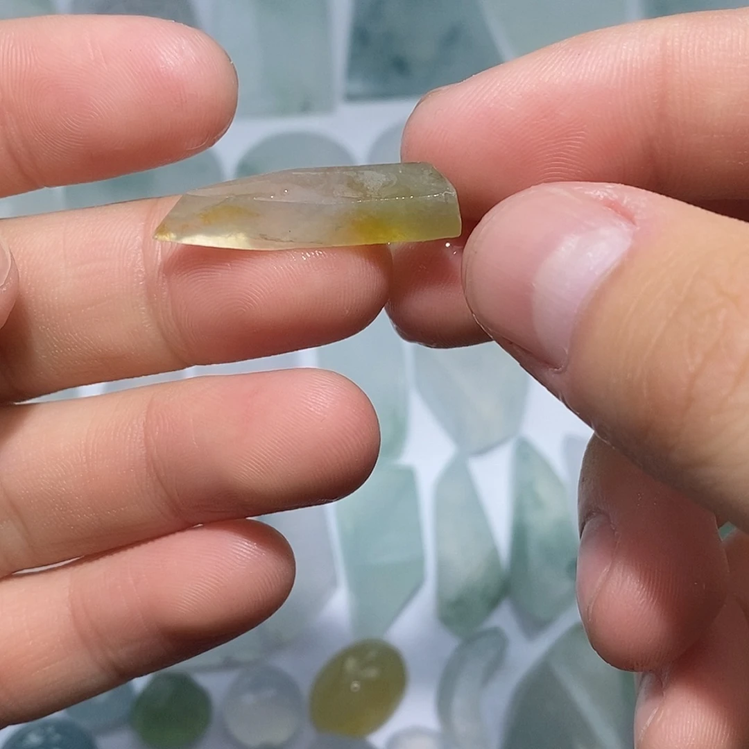 翡翠未镶嵌颈饰6433