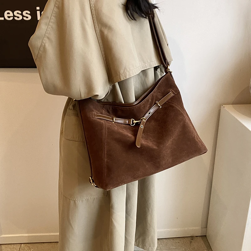 今年流行托特软包包女大容量2025秋冬单肩斜挎通勤托特包双肩背包