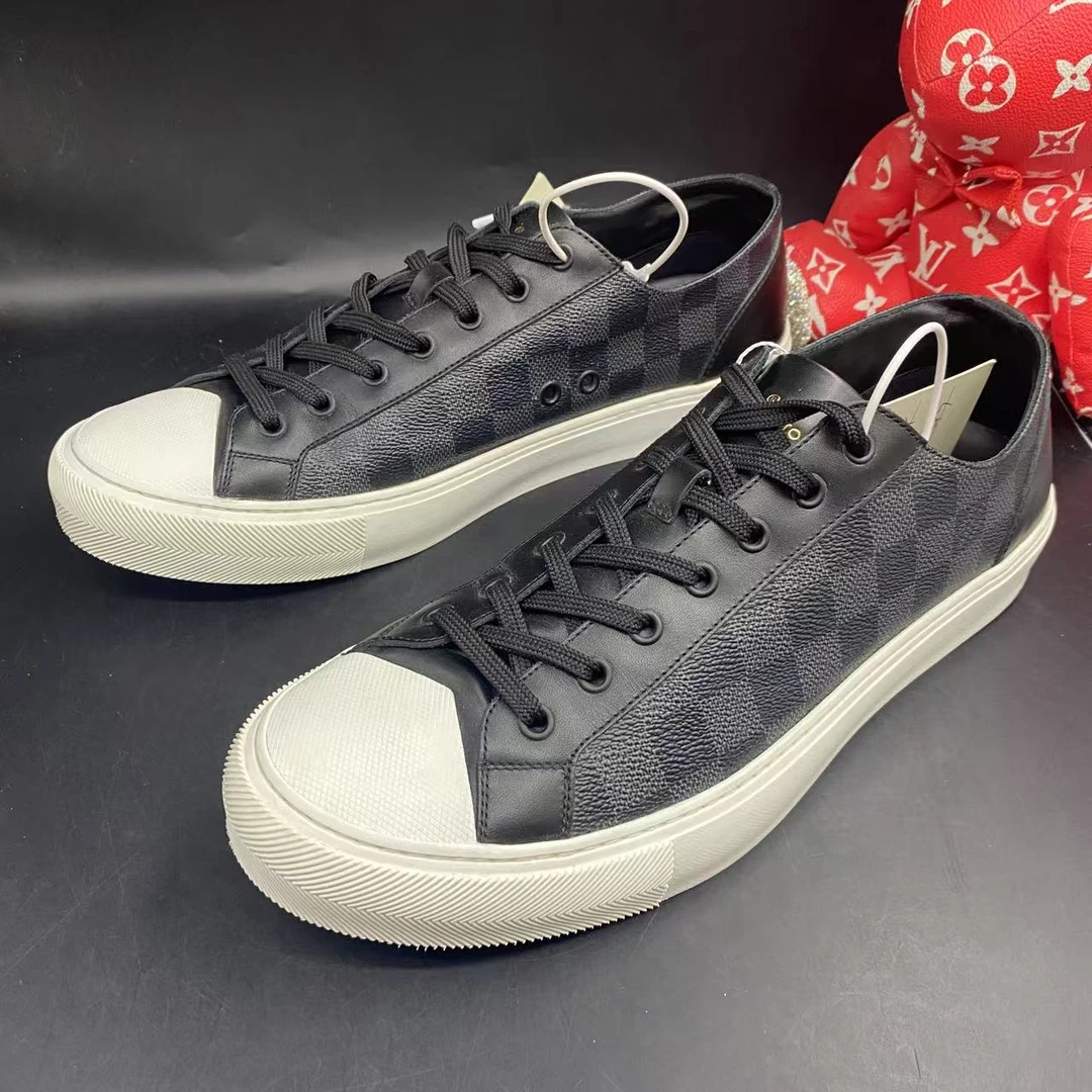 95新 LouisVuitton/路易威登 黑色棋盘格休闲时尚板鞋43欧码lz167