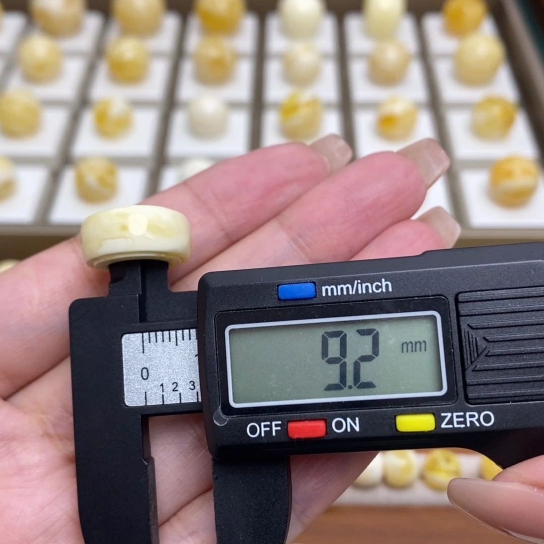 未镶嵌琥珀珠宝奇石Q