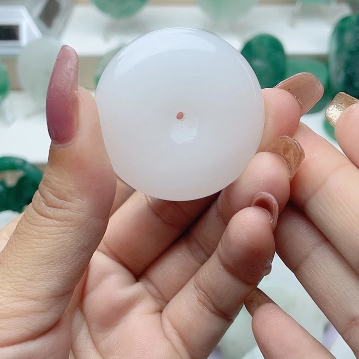 颈饰未镶嵌石英质玉