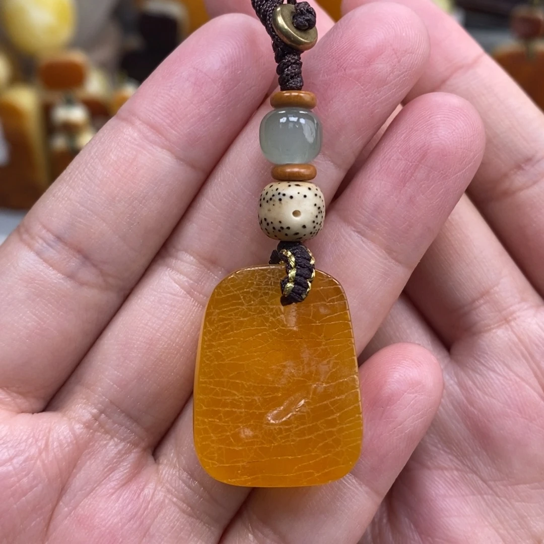 蜜蜡未镶嵌珠宝奇石