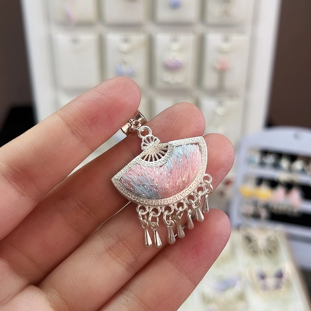布艺合金扇形吊坠
