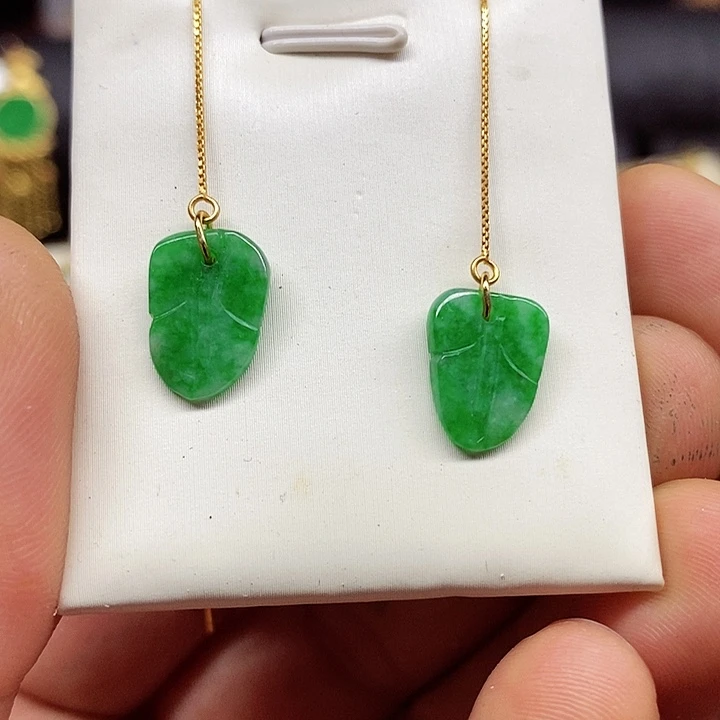 翡翠颈饰未镶嵌耳饰