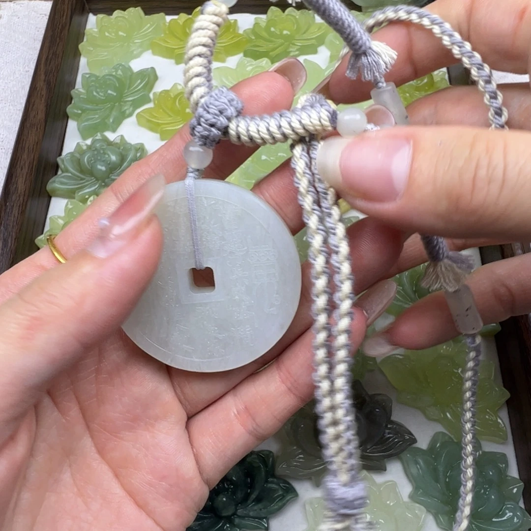 尾***巴蛇纹石玉未镶嵌颈饰