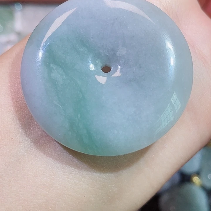 颈饰未镶嵌翡翠平安扣