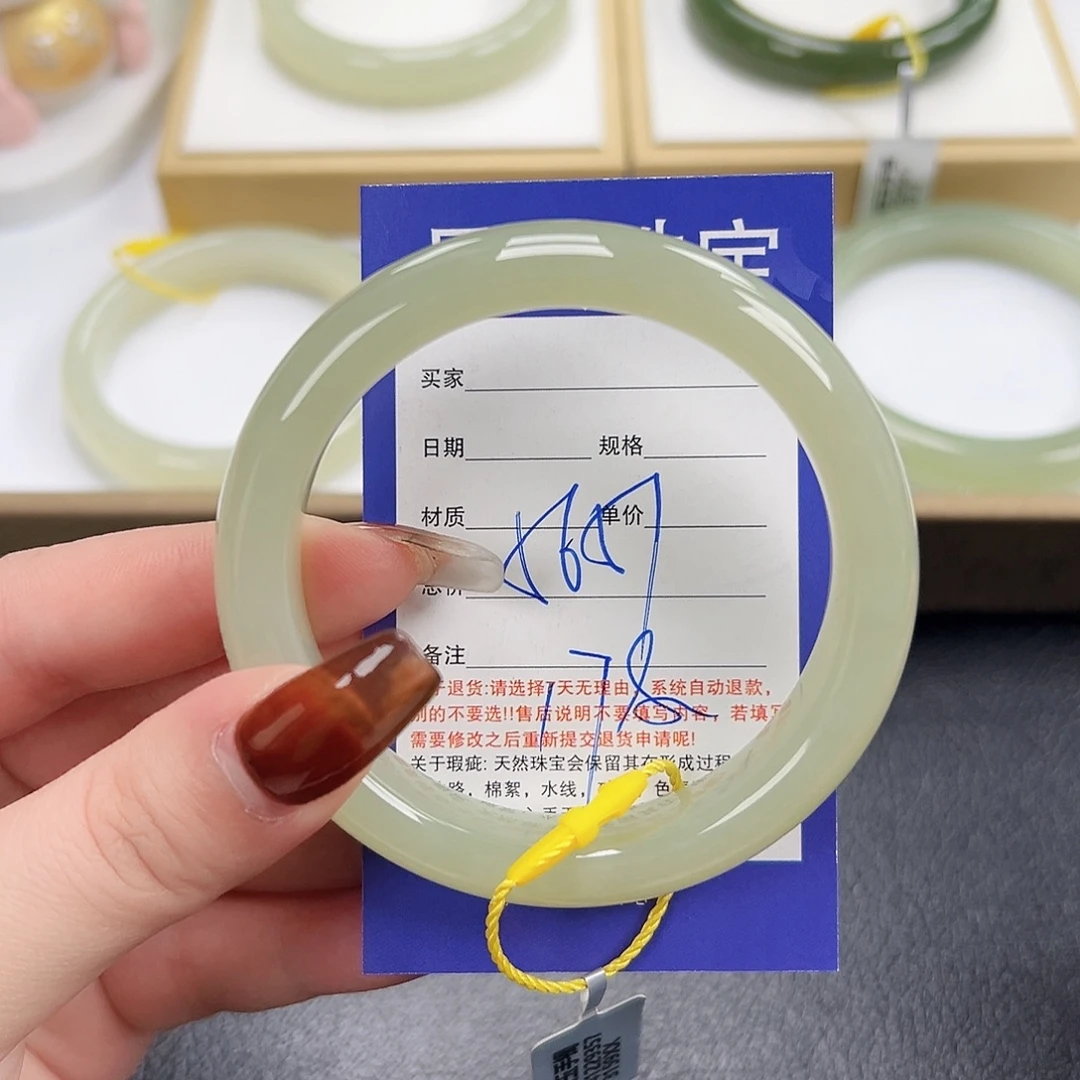 和田玉未镶嵌手镯