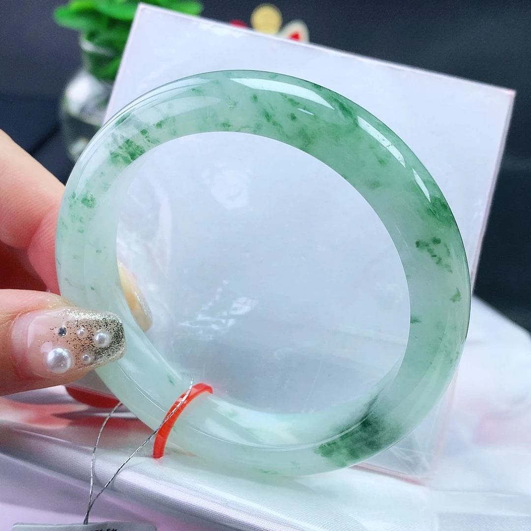 翡翠手镯未镶嵌55圈