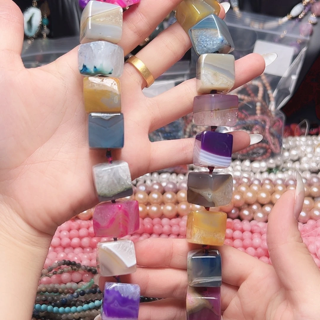 玛瑙/玉髓未镶嵌珠宝半成品k527 17.5m 彩色大方糖一条