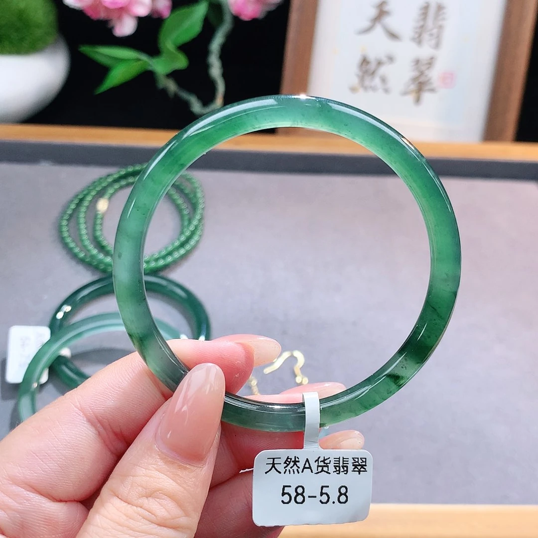 未镶嵌手镯（圆镯）翡翠