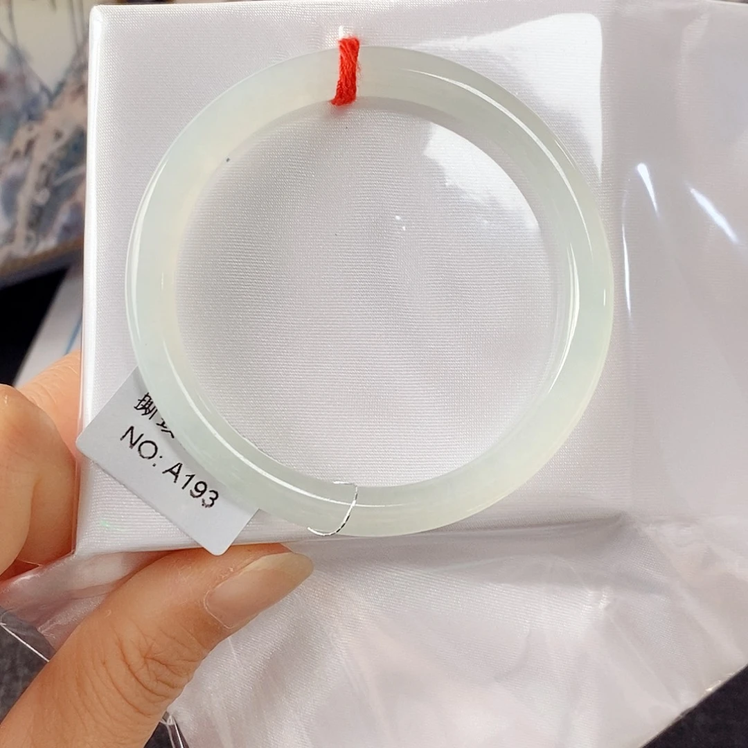 翡翠未镶嵌手镯（圆镯）手镯