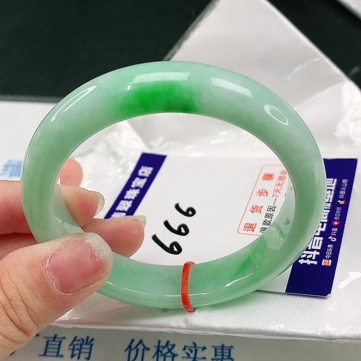 翡翠手镯未镶嵌翡翠