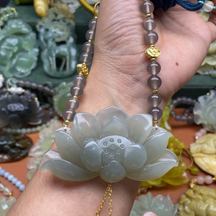 蛇纹石玉未镶嵌吊坠