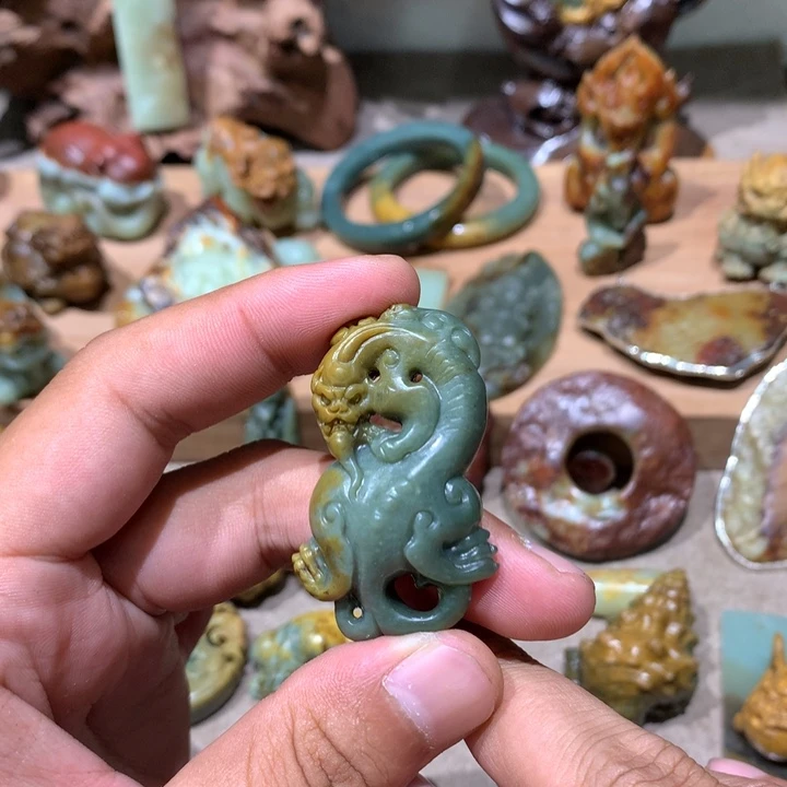 未镶嵌岫岩河磨玉（透闪石质玉）挂件我**一