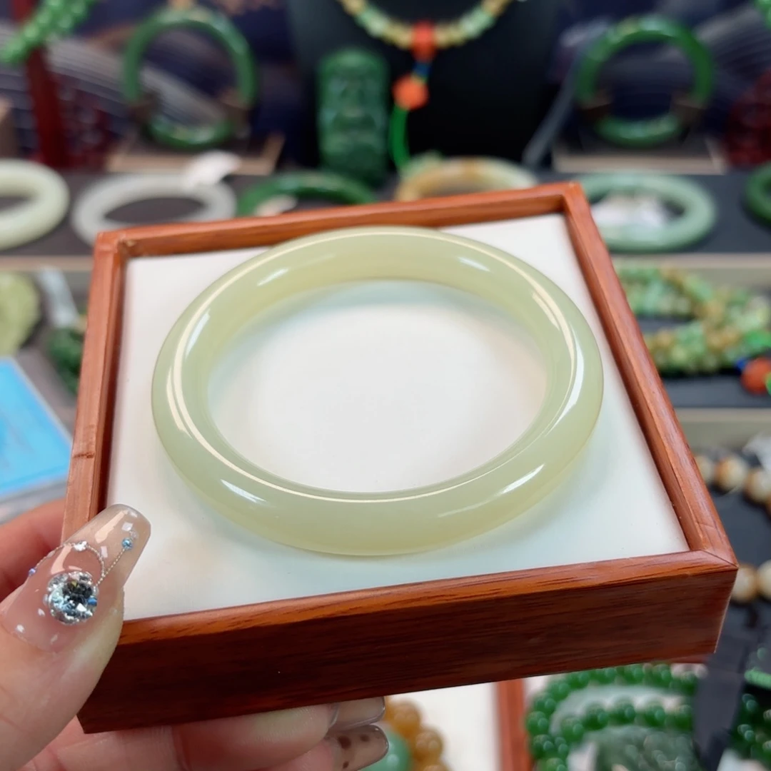 和田玉未镶嵌手镯58