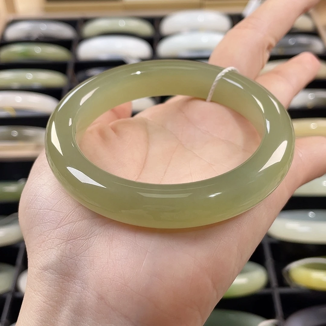 和田玉未镶嵌手镯