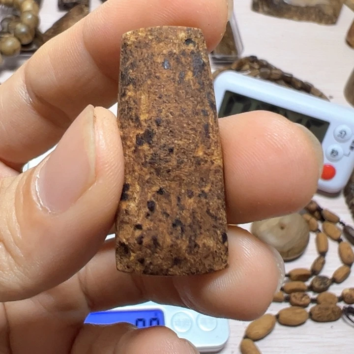 沉香碎屑沉香惠安红土1.1克