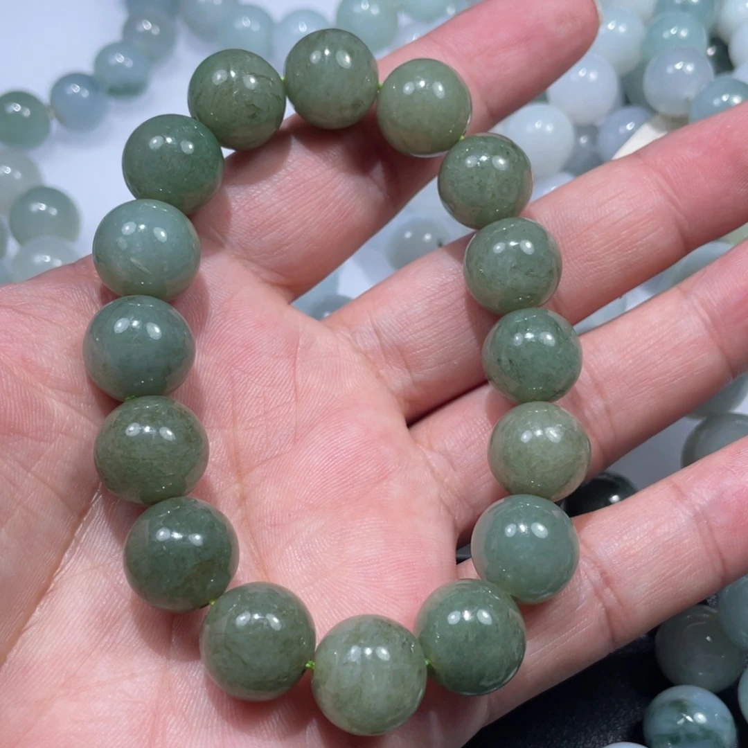 翡翠未镶嵌颈饰悠**心