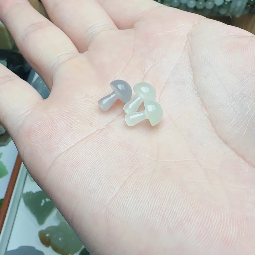 卿***郁颈饰未镶嵌和田玉