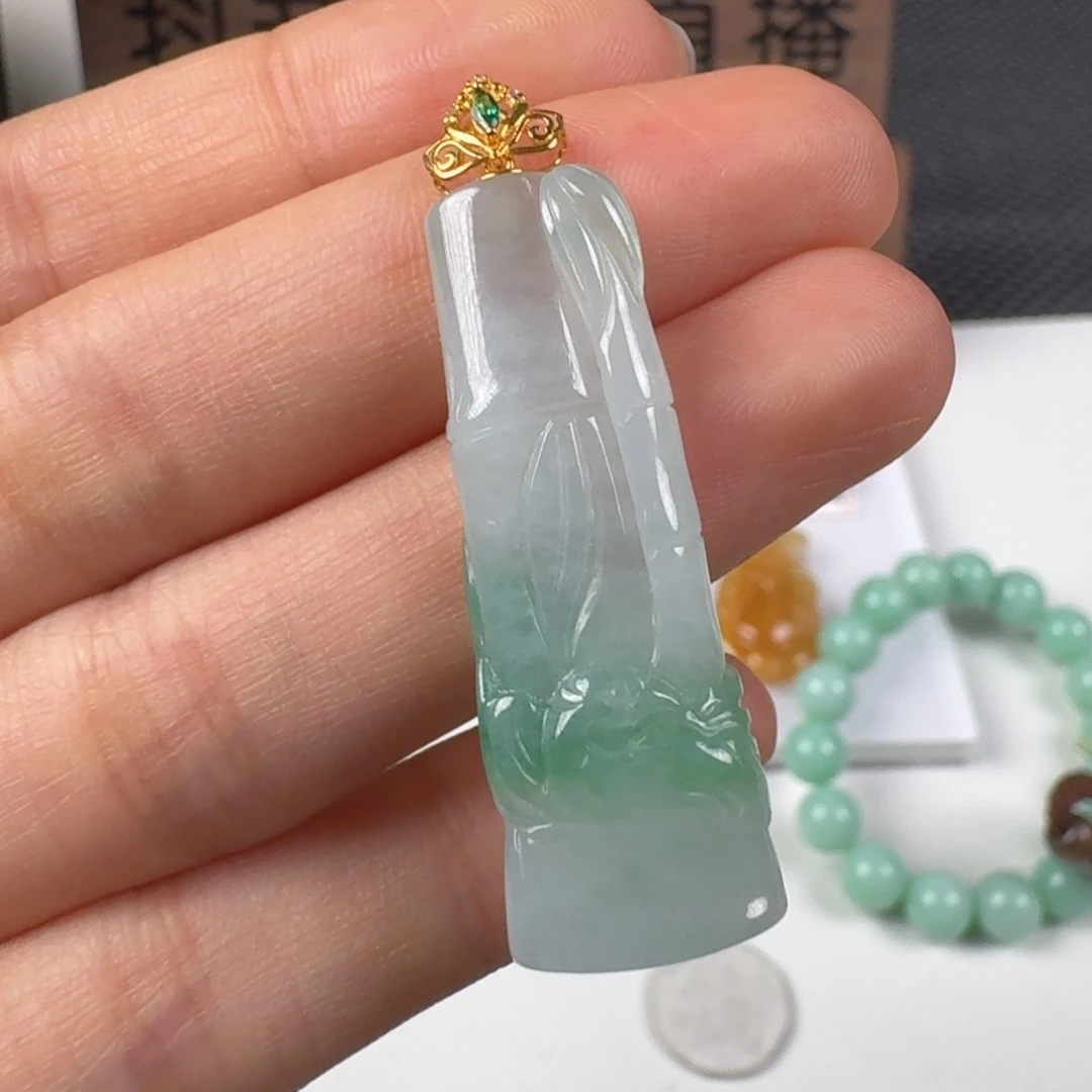 翡翠18K金镶嵌颈饰