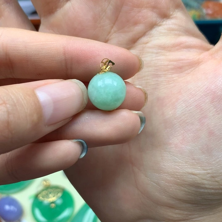 翡翠18K金镶嵌颈饰翡翠