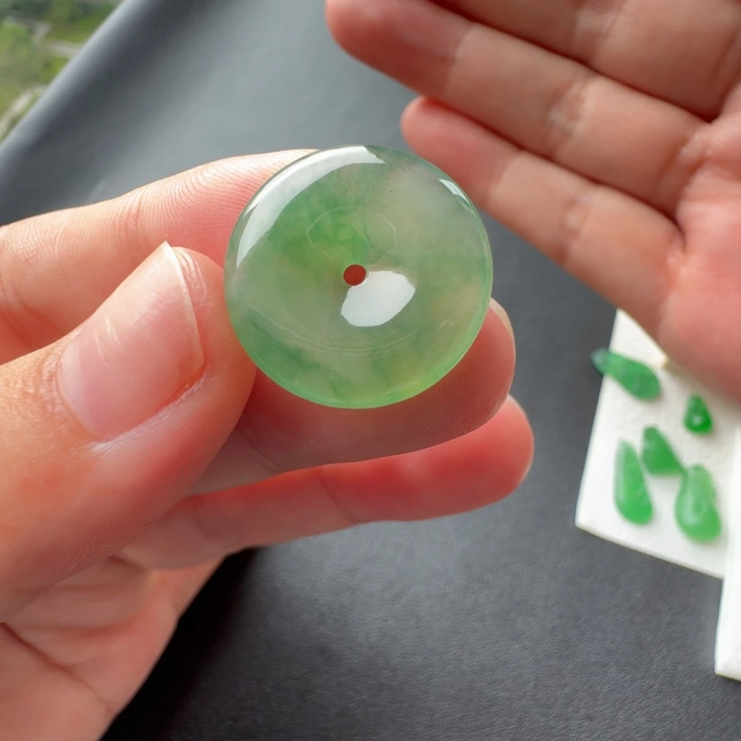 定制翡翠未镶嵌冰种平安扣